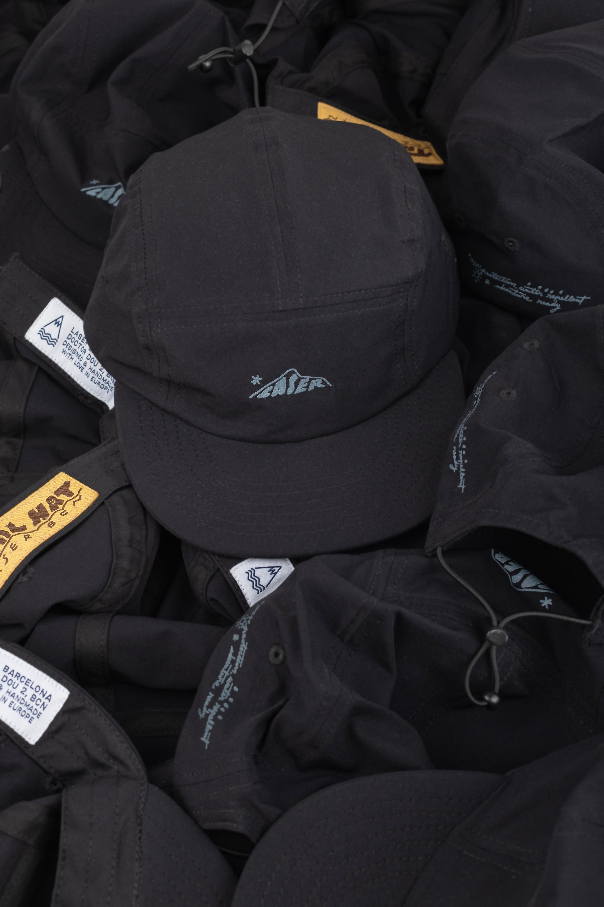TRAIL 5 PANEL HAT BLACK – LASER BARCELONA